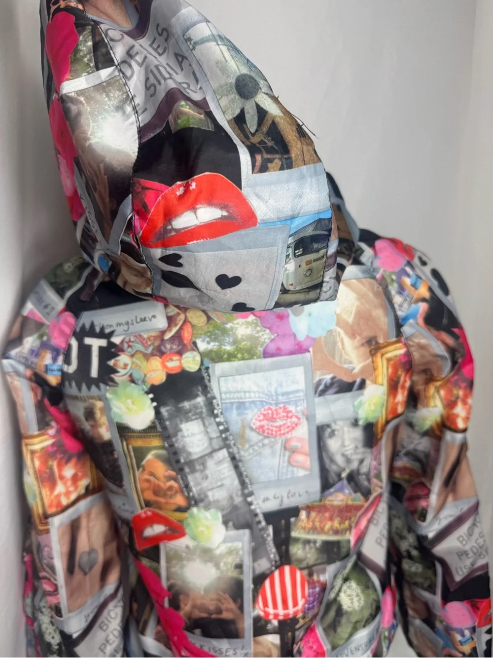 Woman's Divided By H&M Graphic Windbreaker Hoodie Zip Up Y2K style size 4
